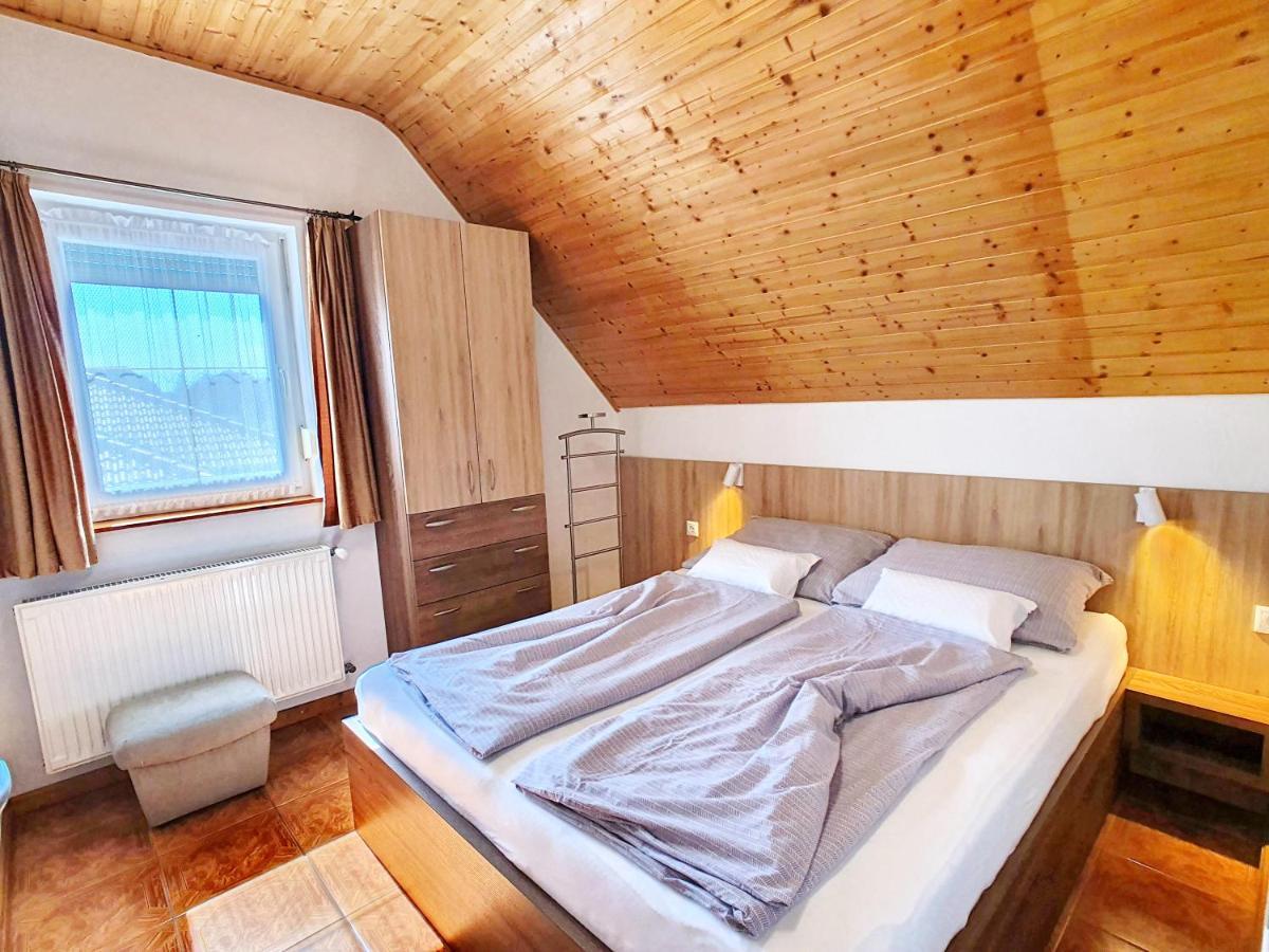 Krisztian Apartmanhaz ボニャルツバシュ エクステリア 写真