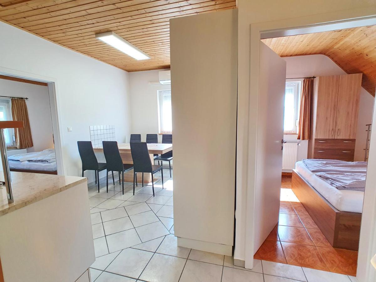 Krisztian Apartmanhaz ボニャルツバシュ エクステリア 写真